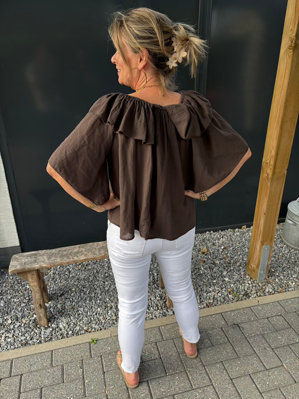 Ruffle blouse ronde hals bruin