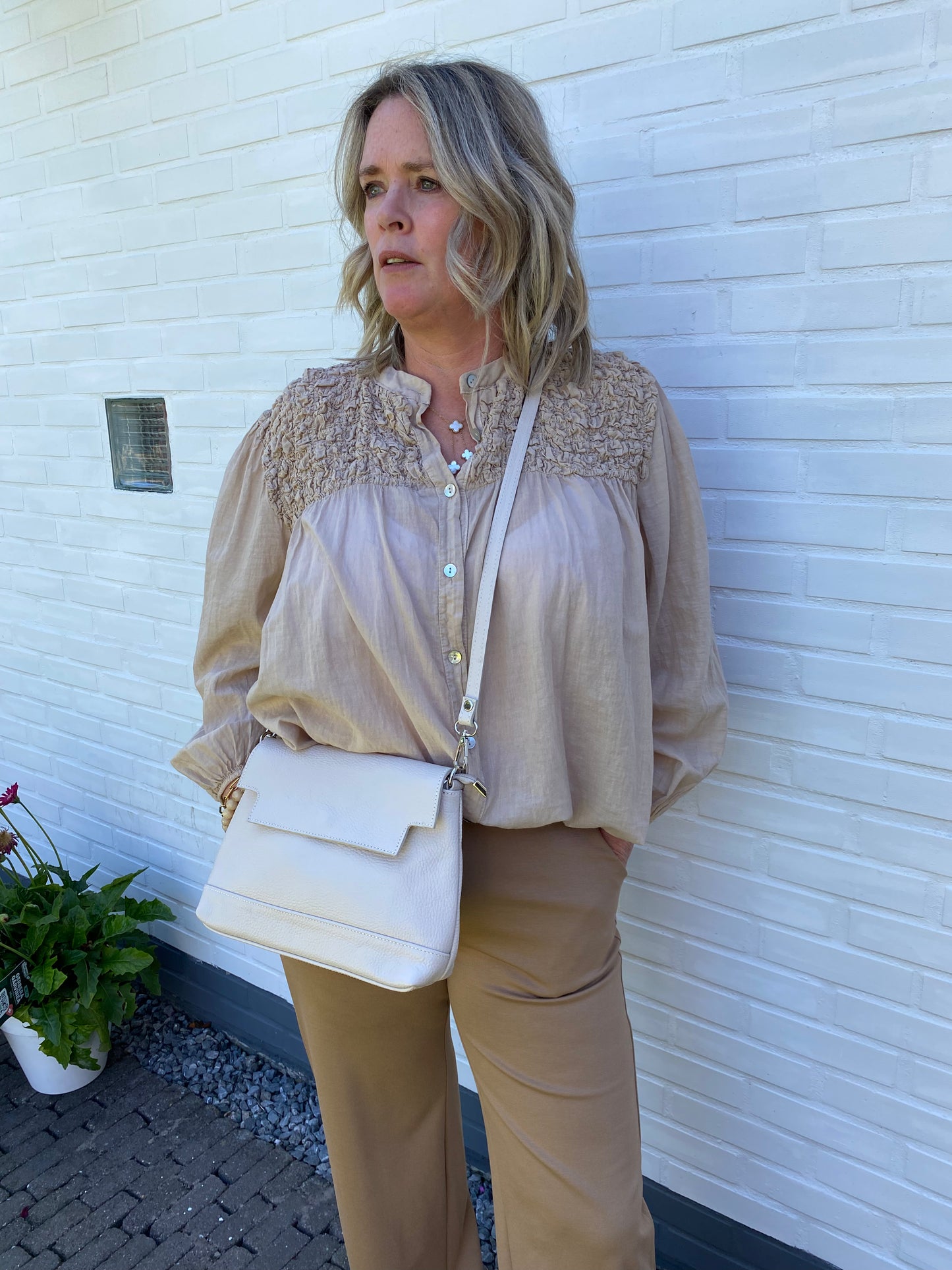 Tasje crossbody echt leer beige