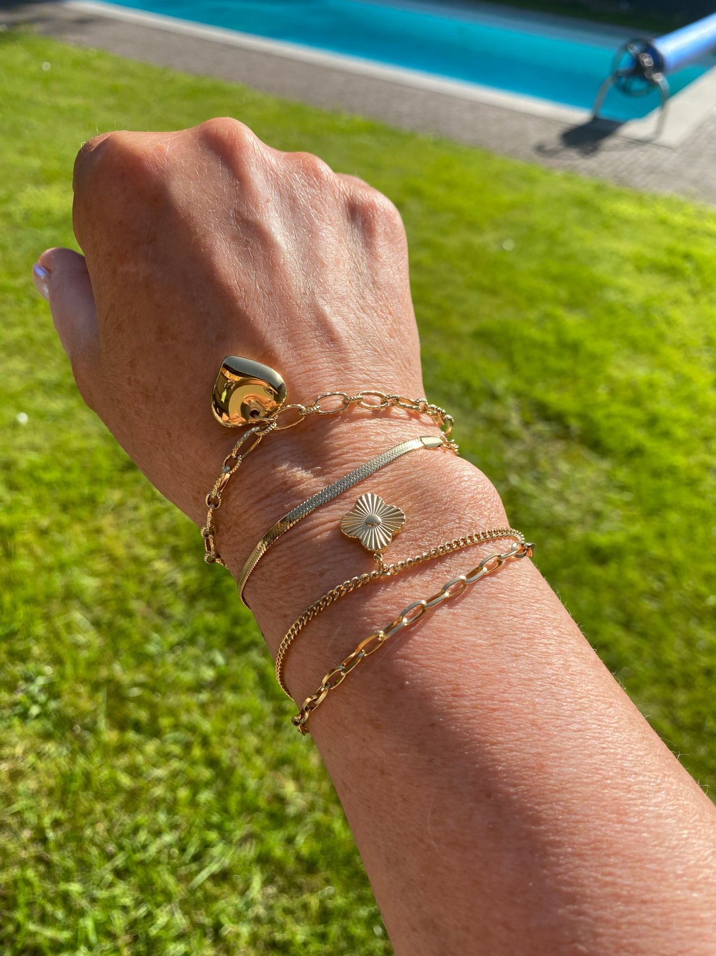 Twee laagse armband met bloem
