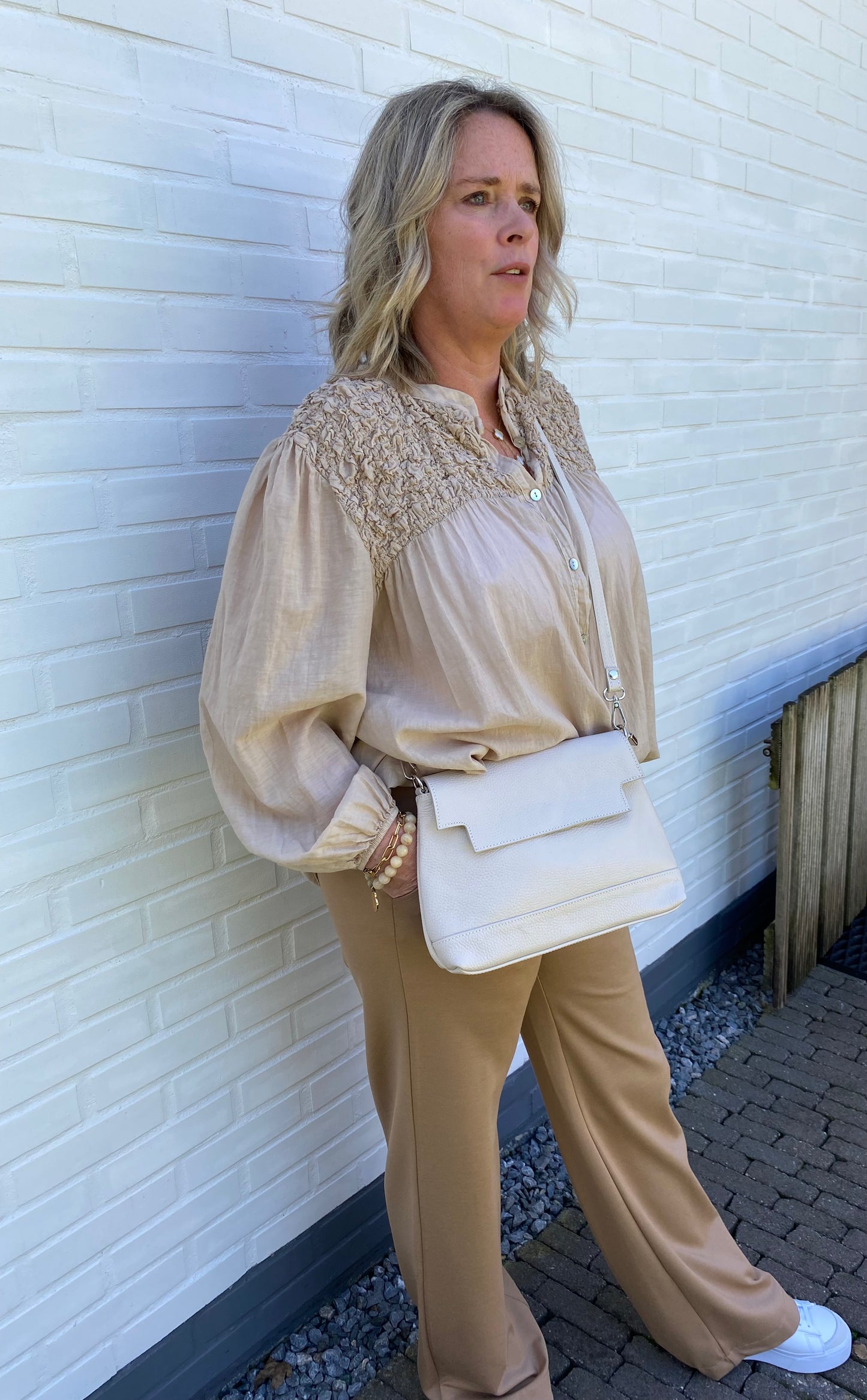 Tasje leer beige met draagriem
