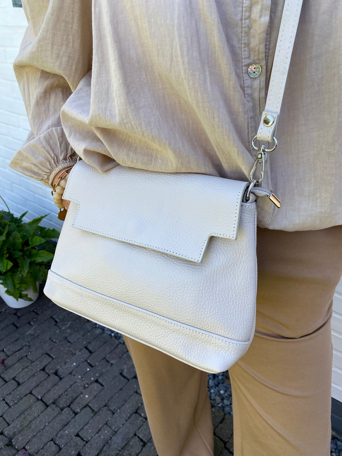 Tasje crossbody echt leer beige