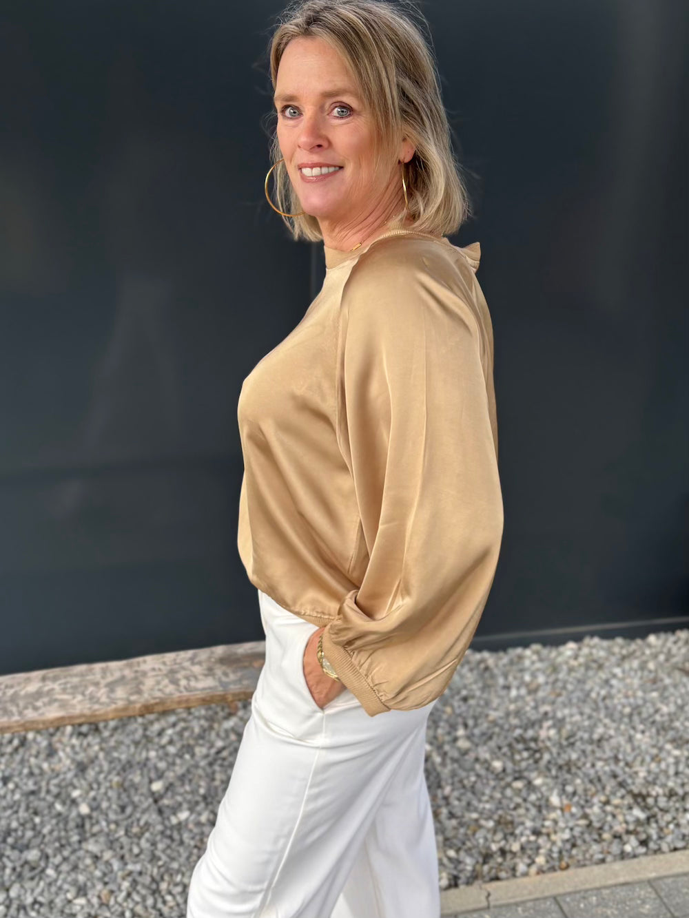 Longsleeve viscose glanzend met boord brons