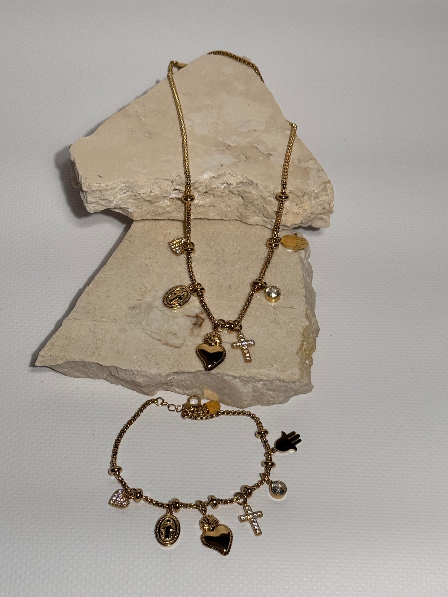 Ketting met verschillende bedeltjes