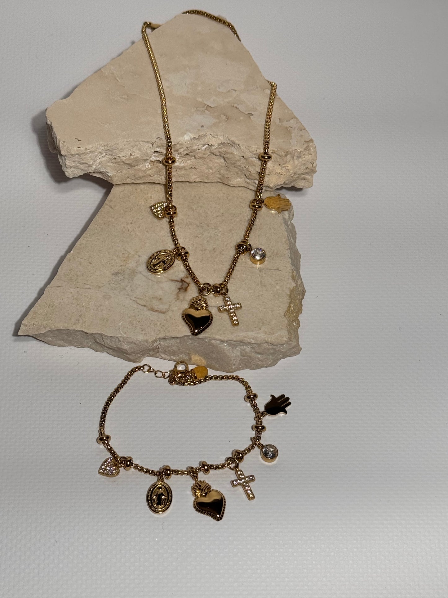 Ketting met verschillende bedeltjes