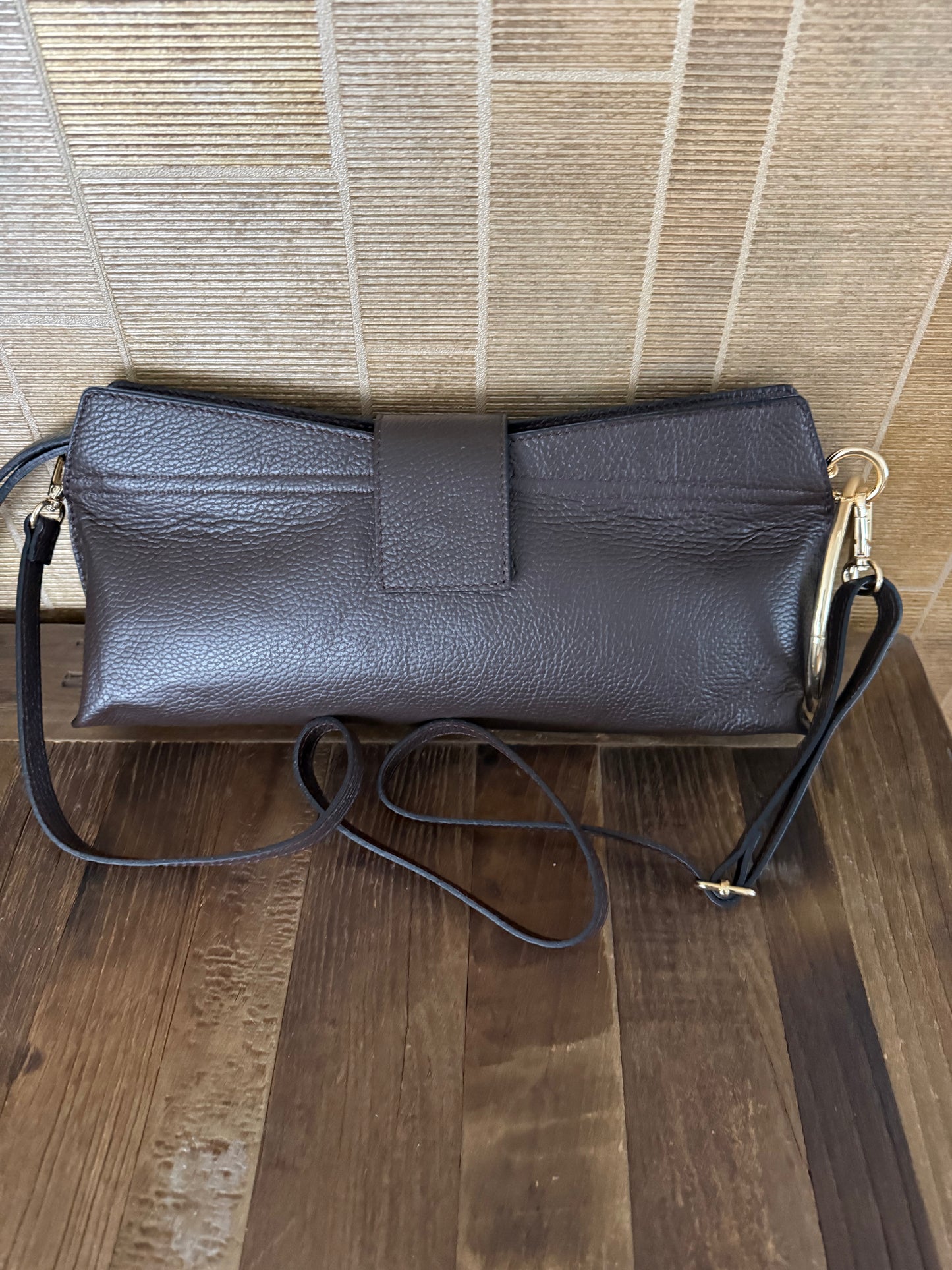 Lederen clutch met gouden ring en schouderriem