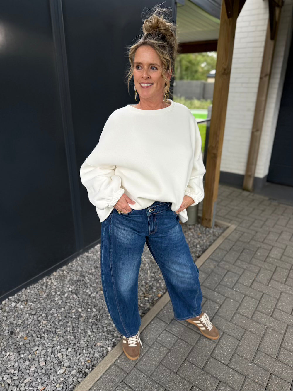 Statement sweater DOG MOM wit met gekleurde letters