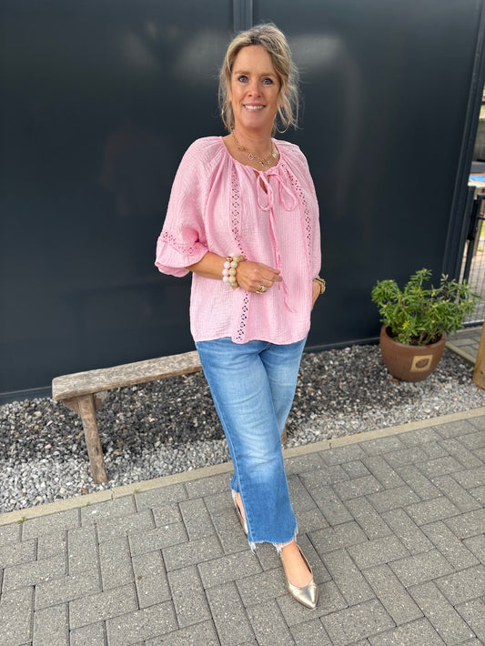 Blouse met broderie roze