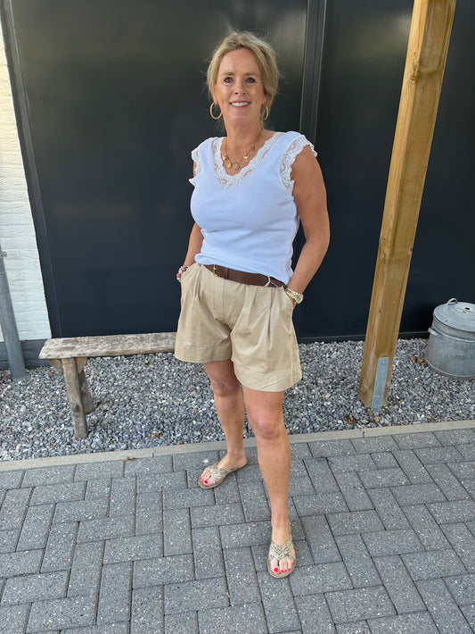 Shortje camel met riem