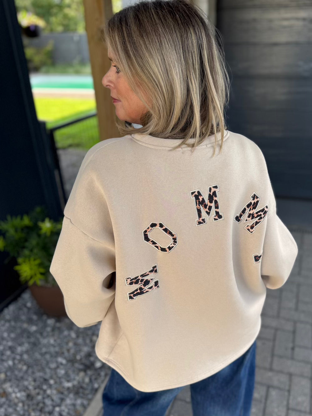 Mommy sweater met luipaard applicatie beige