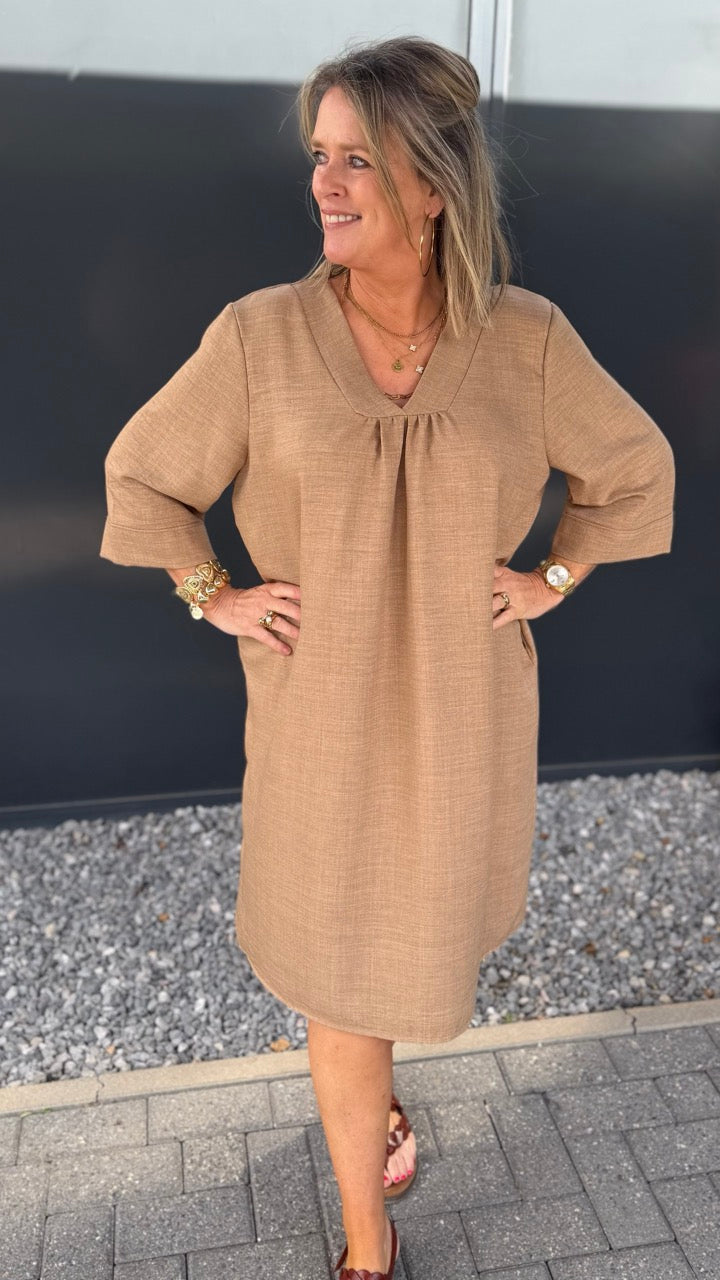 Jurkje  hals 3/4 mouw beige
