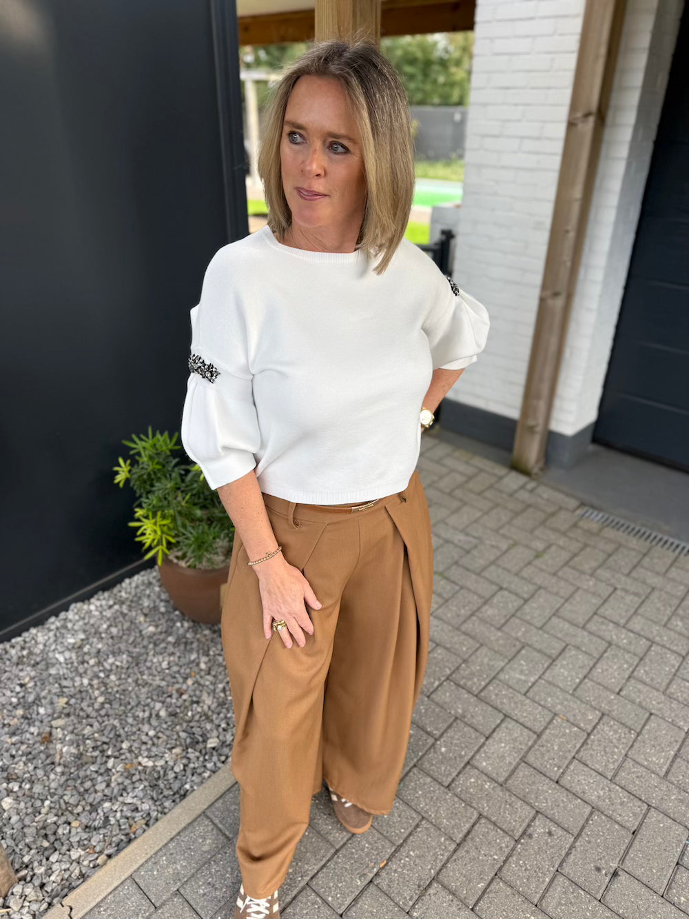 Truitje met korte pofmouw en strass details