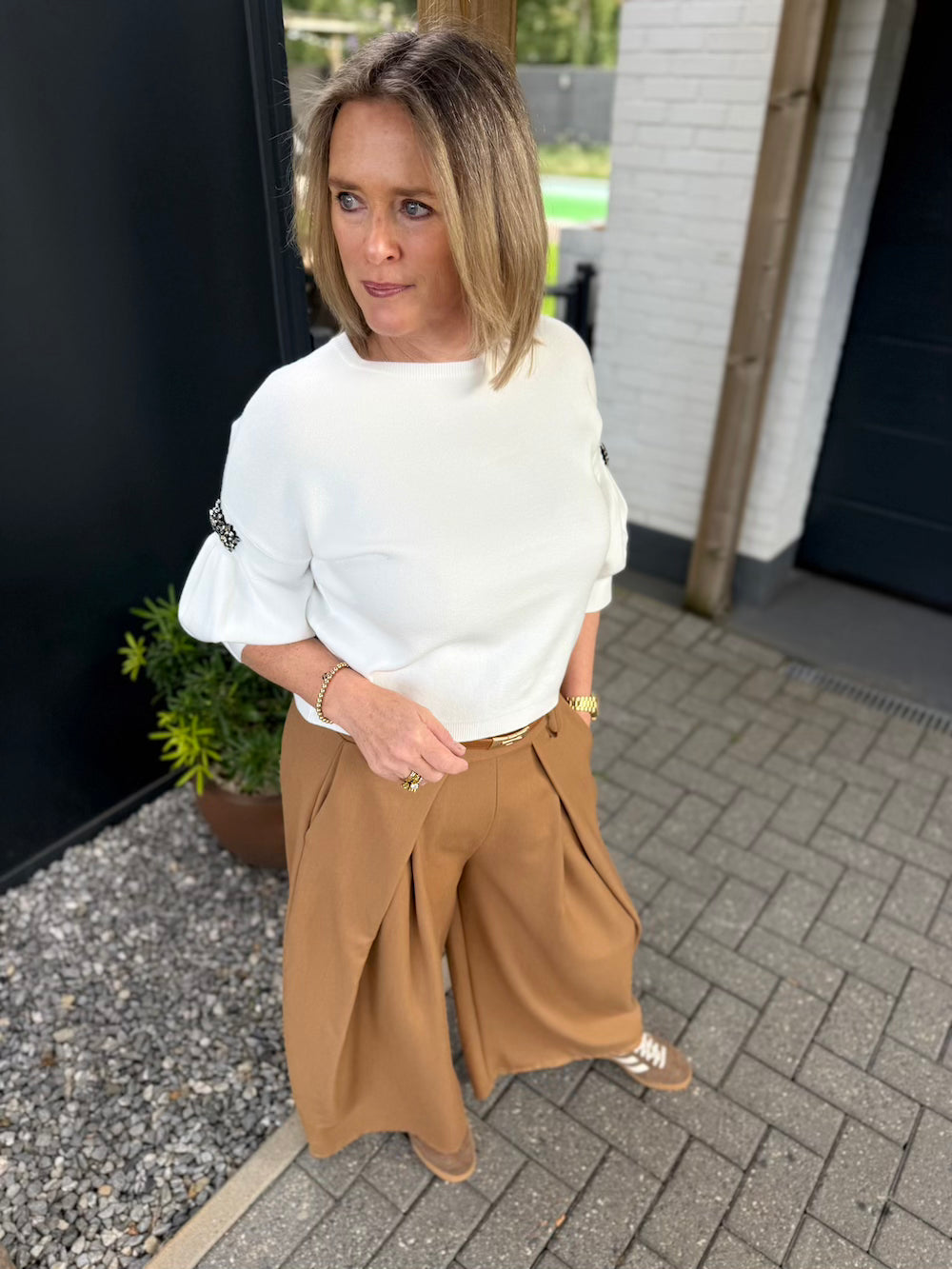 Truitje met korte pofmouw en strass details