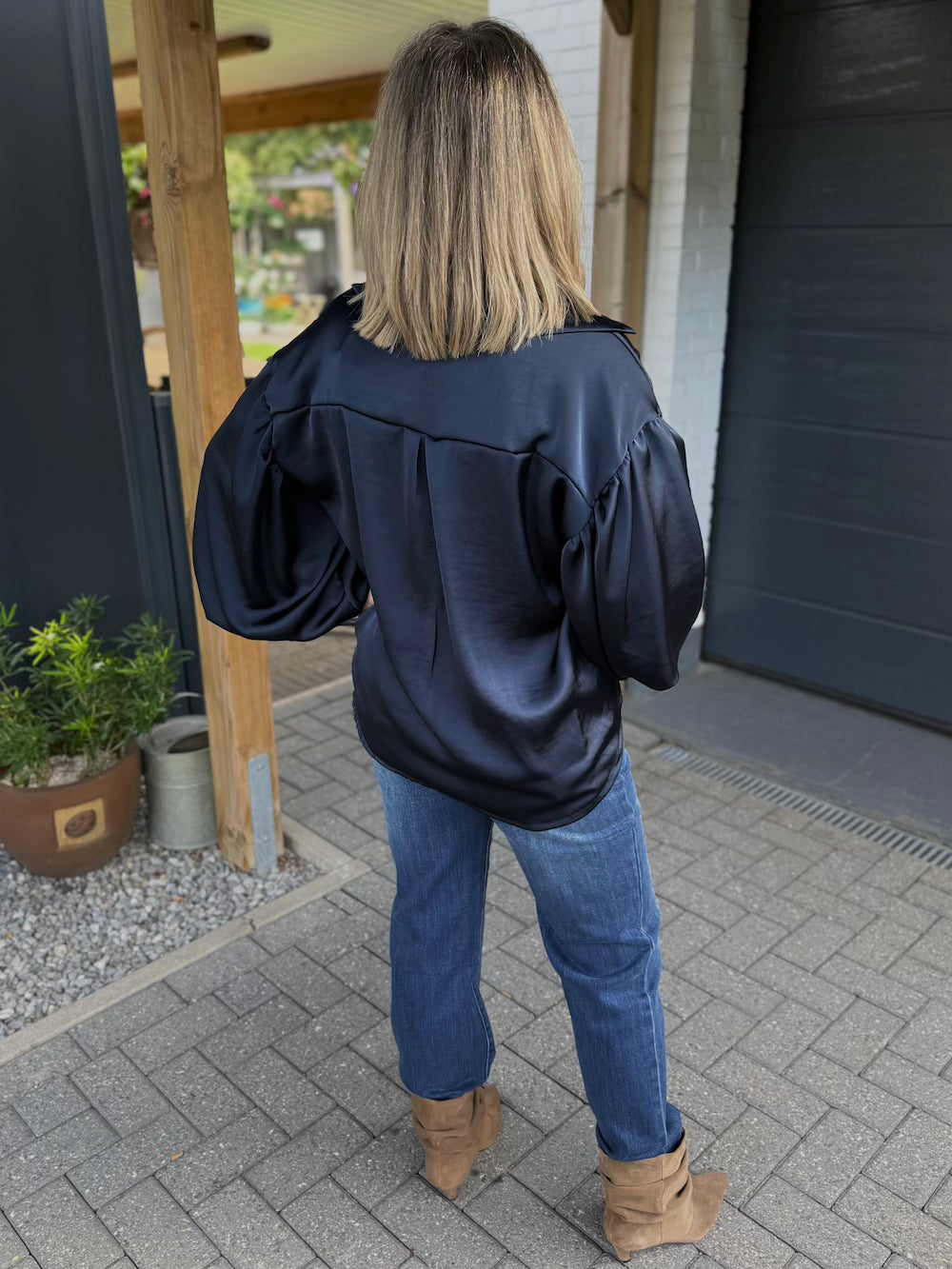 satijnen blouse met pofmouw marineblauw