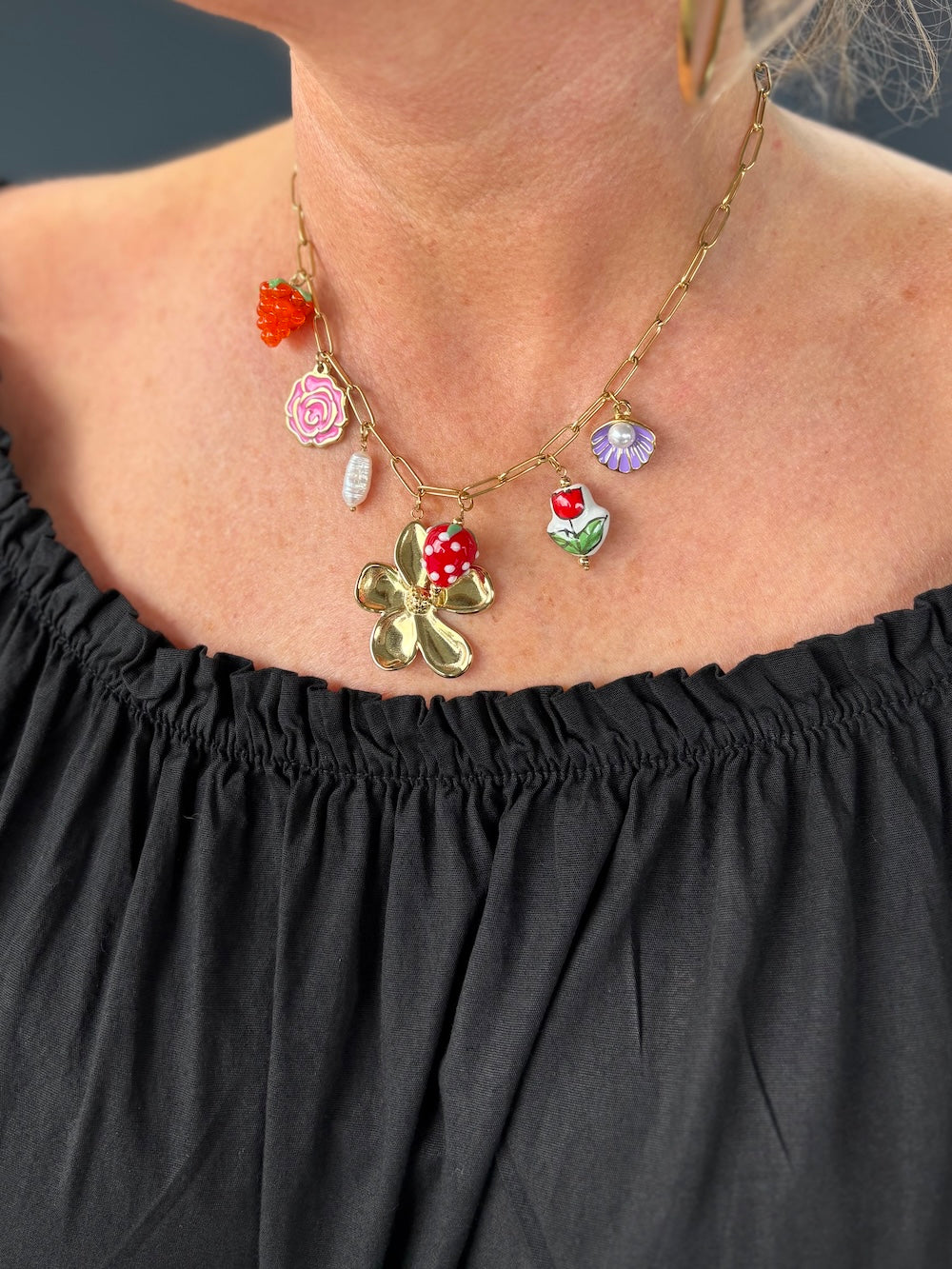 Ketting met fruit en bloemen