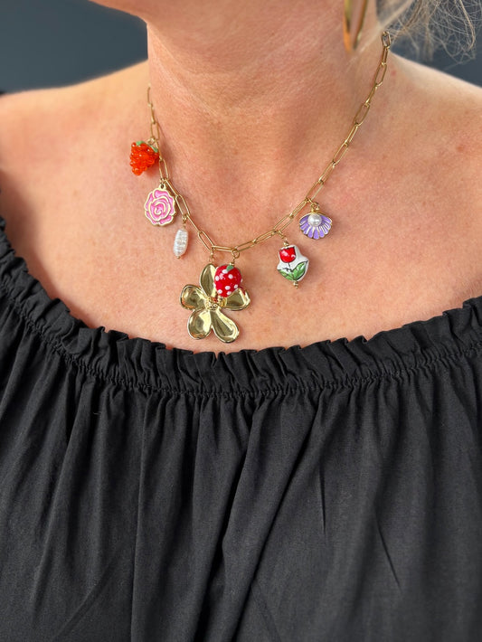 Ketting met fruit en bloemen