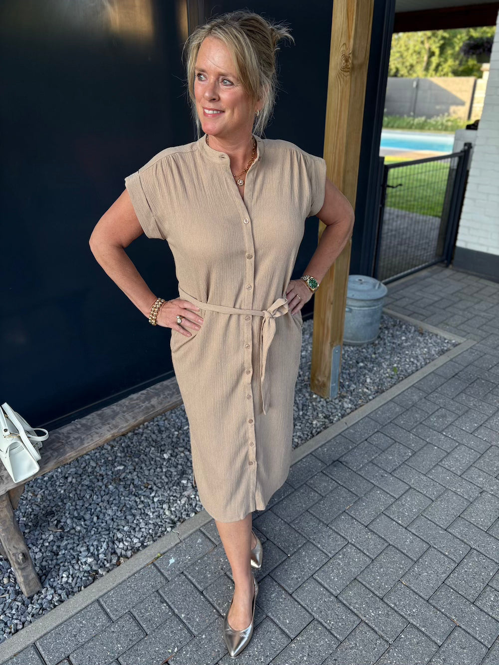Midi dress met knoopjes beige