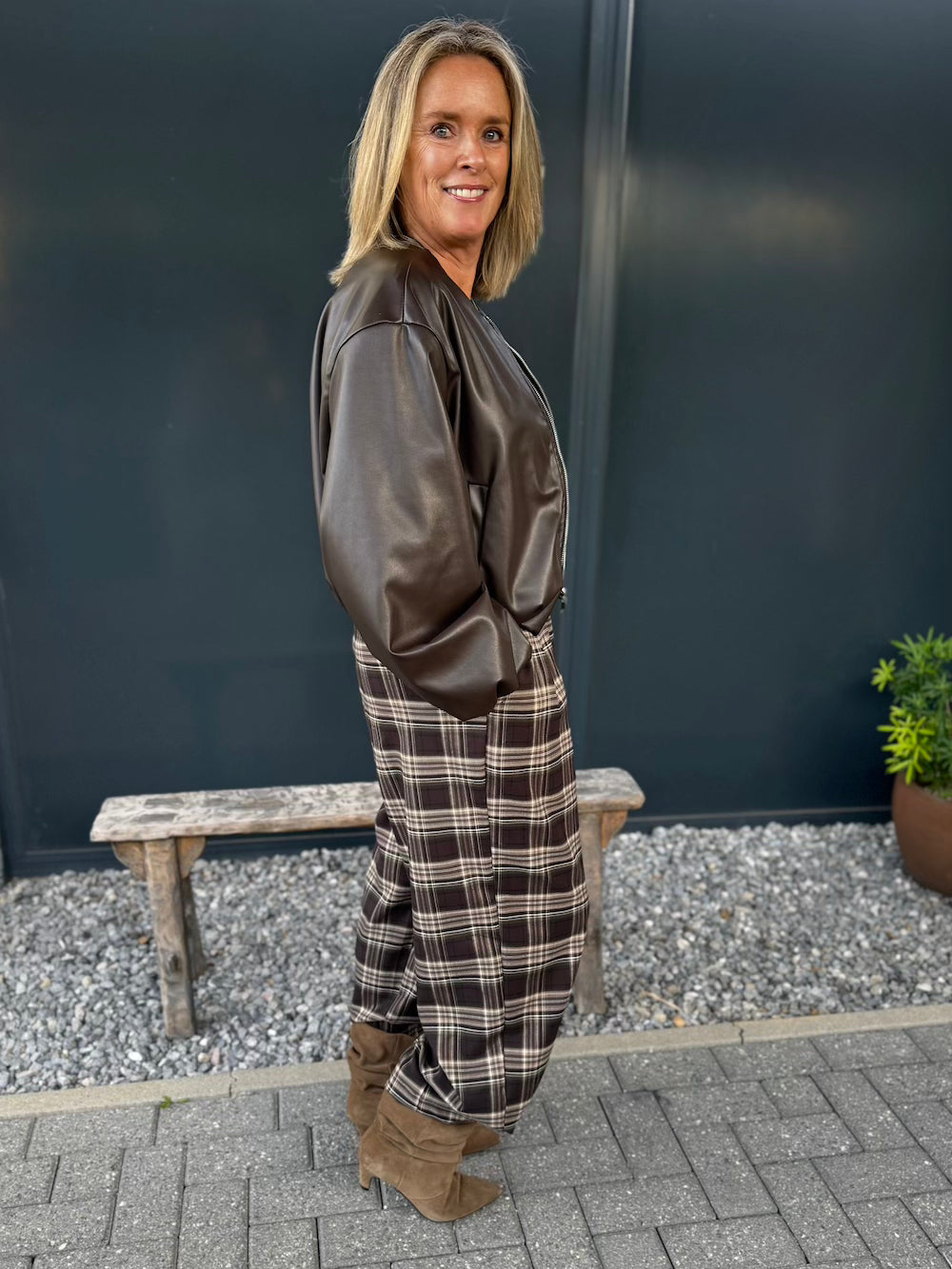 Pantalon met ruit en knoopje aan de pijp