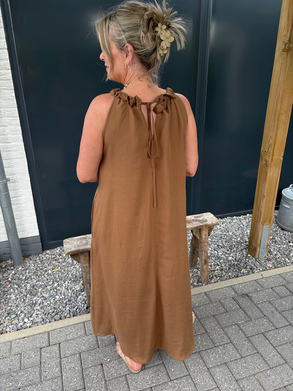 Jurk met gedraaide schouderbandjes camel