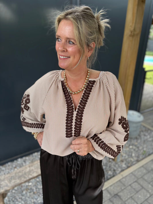 Blouse dunne streep bruin creme met bloem