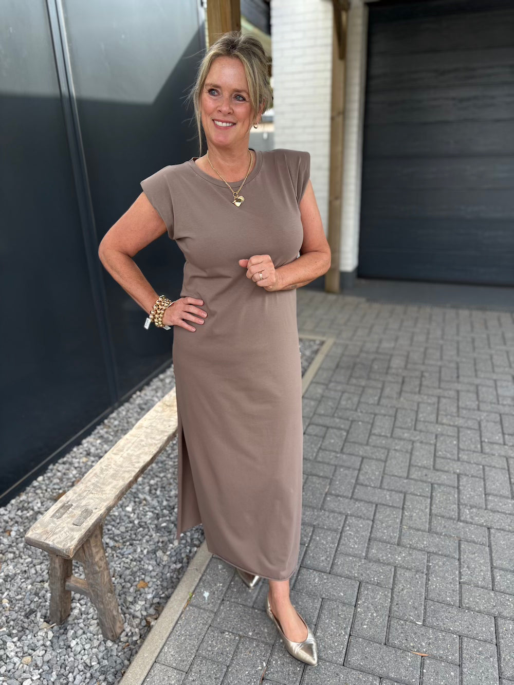 Jurk met shoulderpads taupe