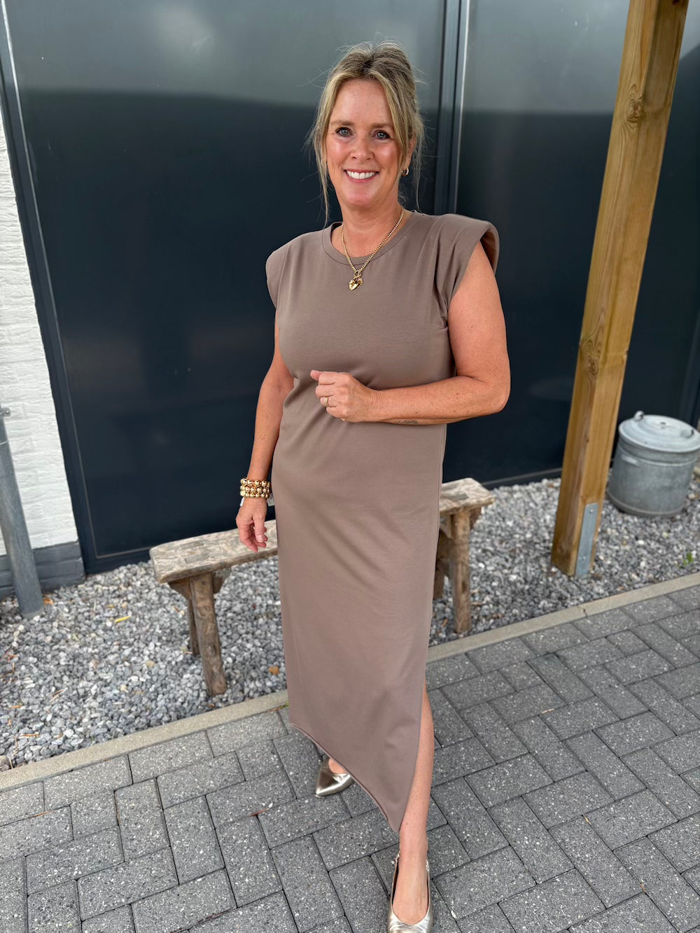 Jurk met shoulderpads taupe