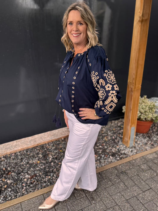 blouse donkerblauw met beige borduursels