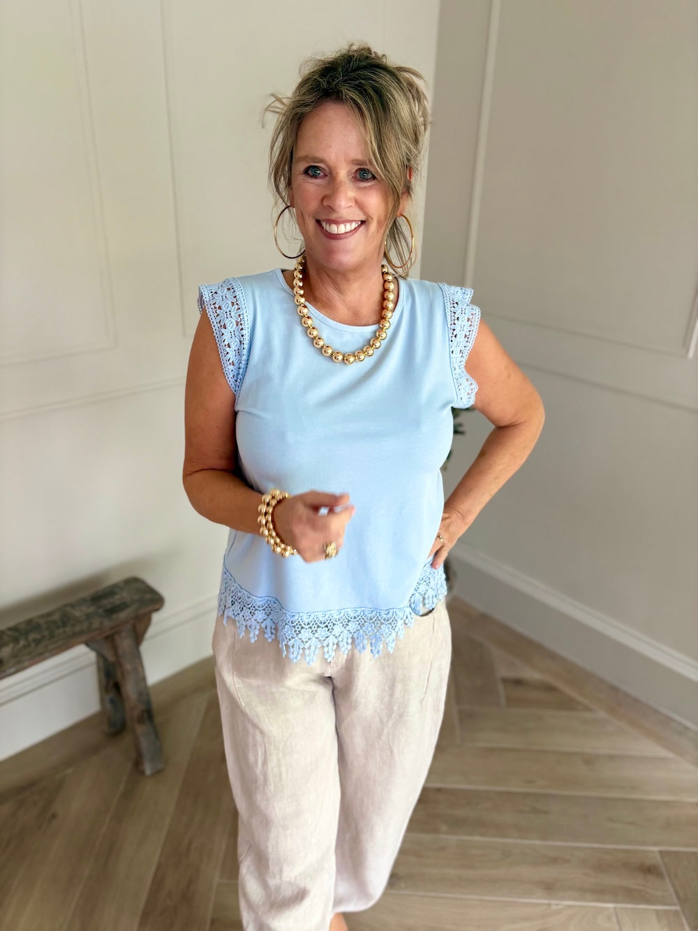 Shirt met lace detail lichtblauw