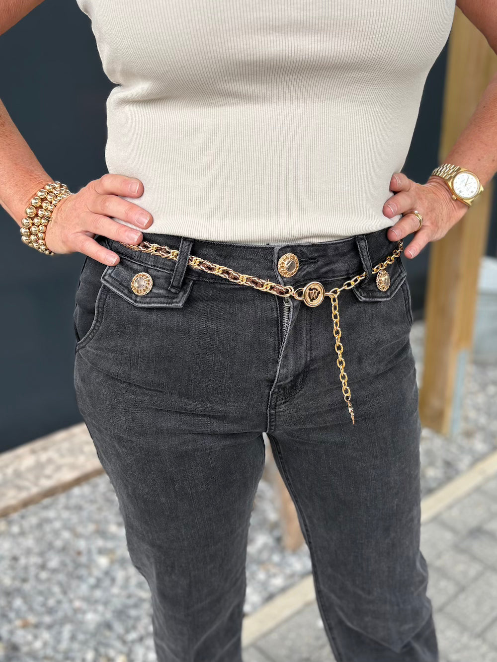 Stretch jeans rechte pijp met riempje zwart