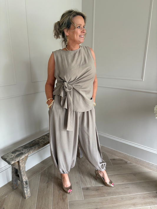 tweedelige set met pofbroek taupe