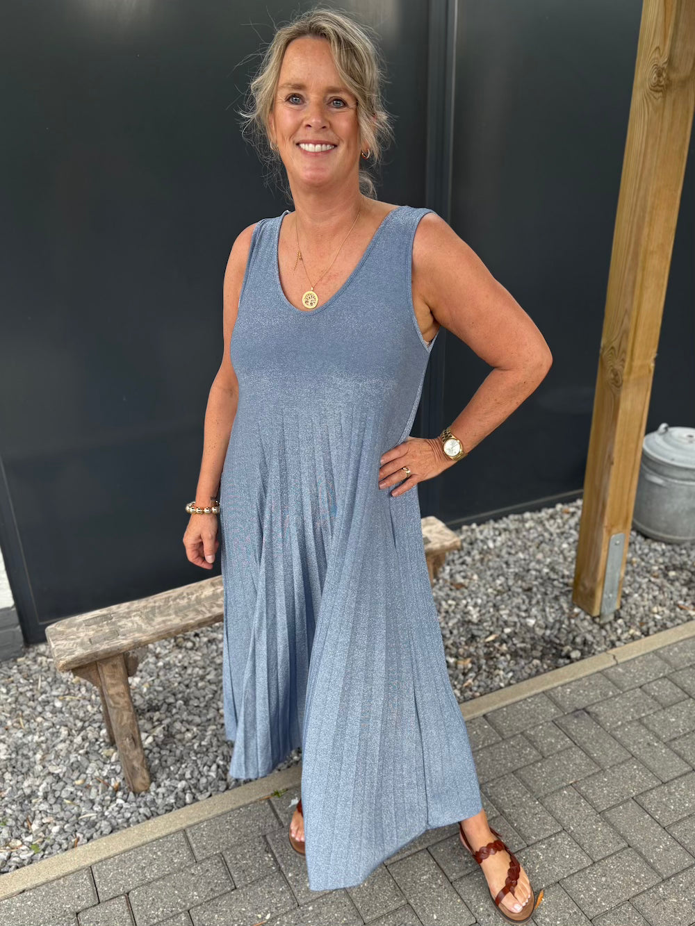 plise jurk met lurex staalblauw