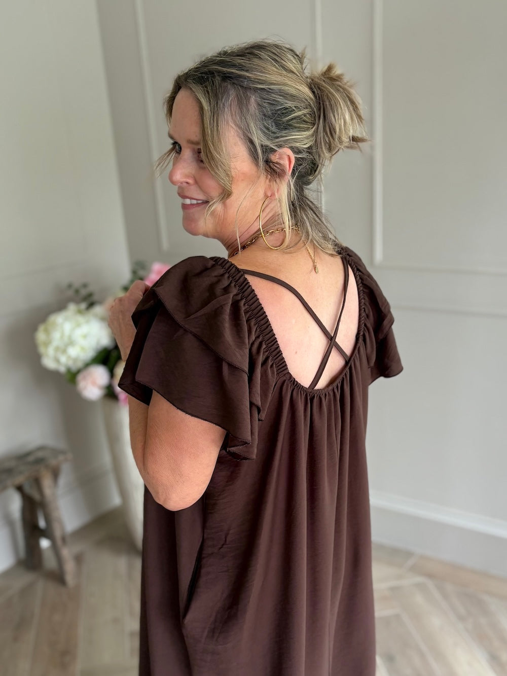 Wijde zomerjurk met rug detail
