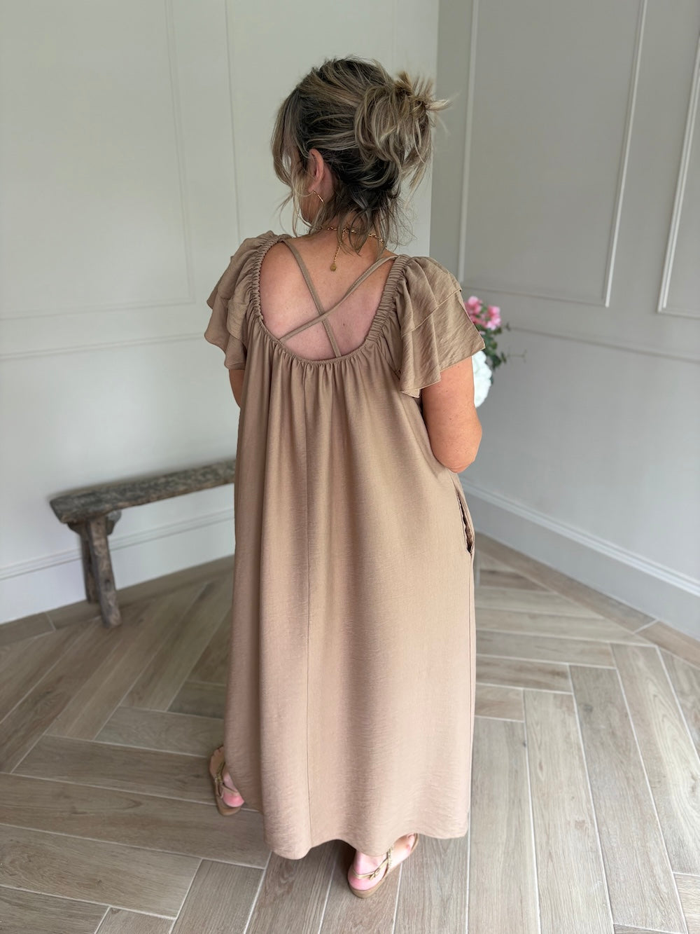 Wijde zomerjurk met rug detail