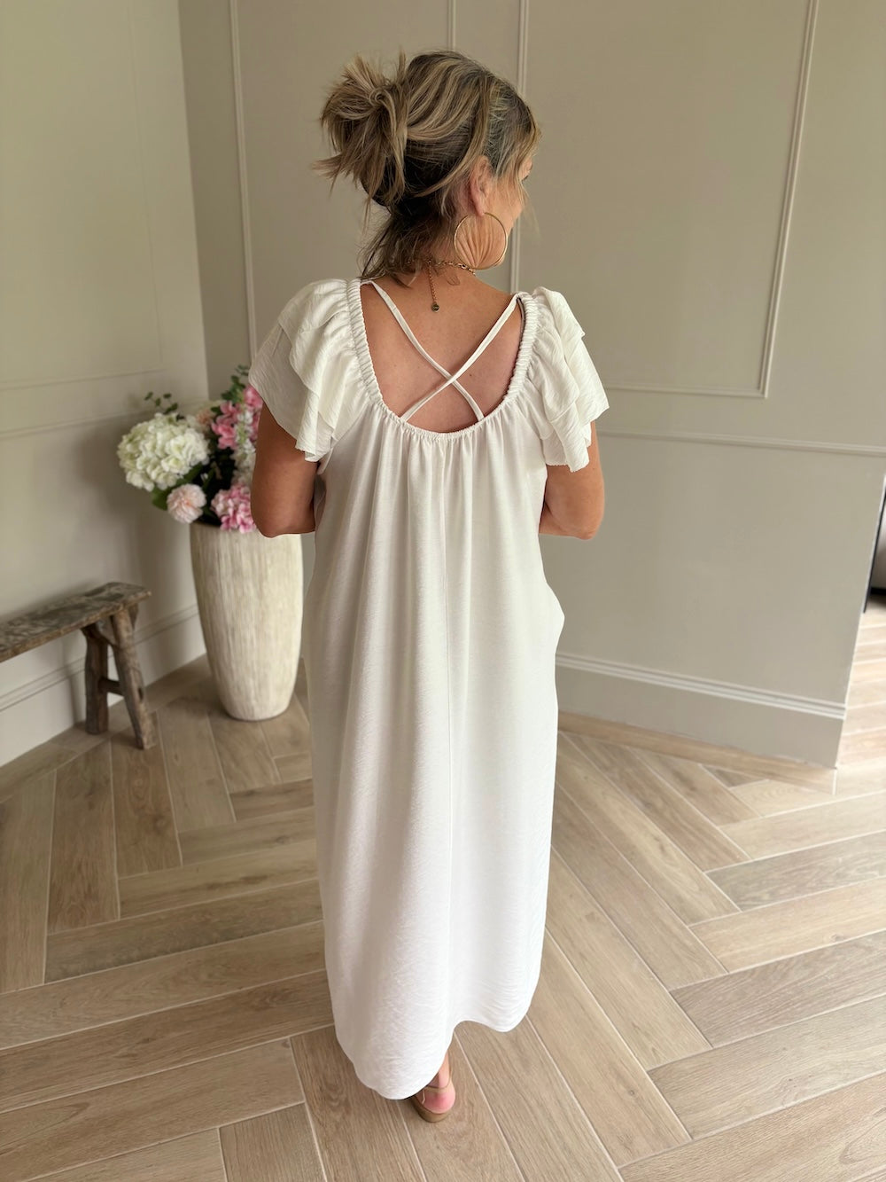 Wijde zomerjurk met rug detail