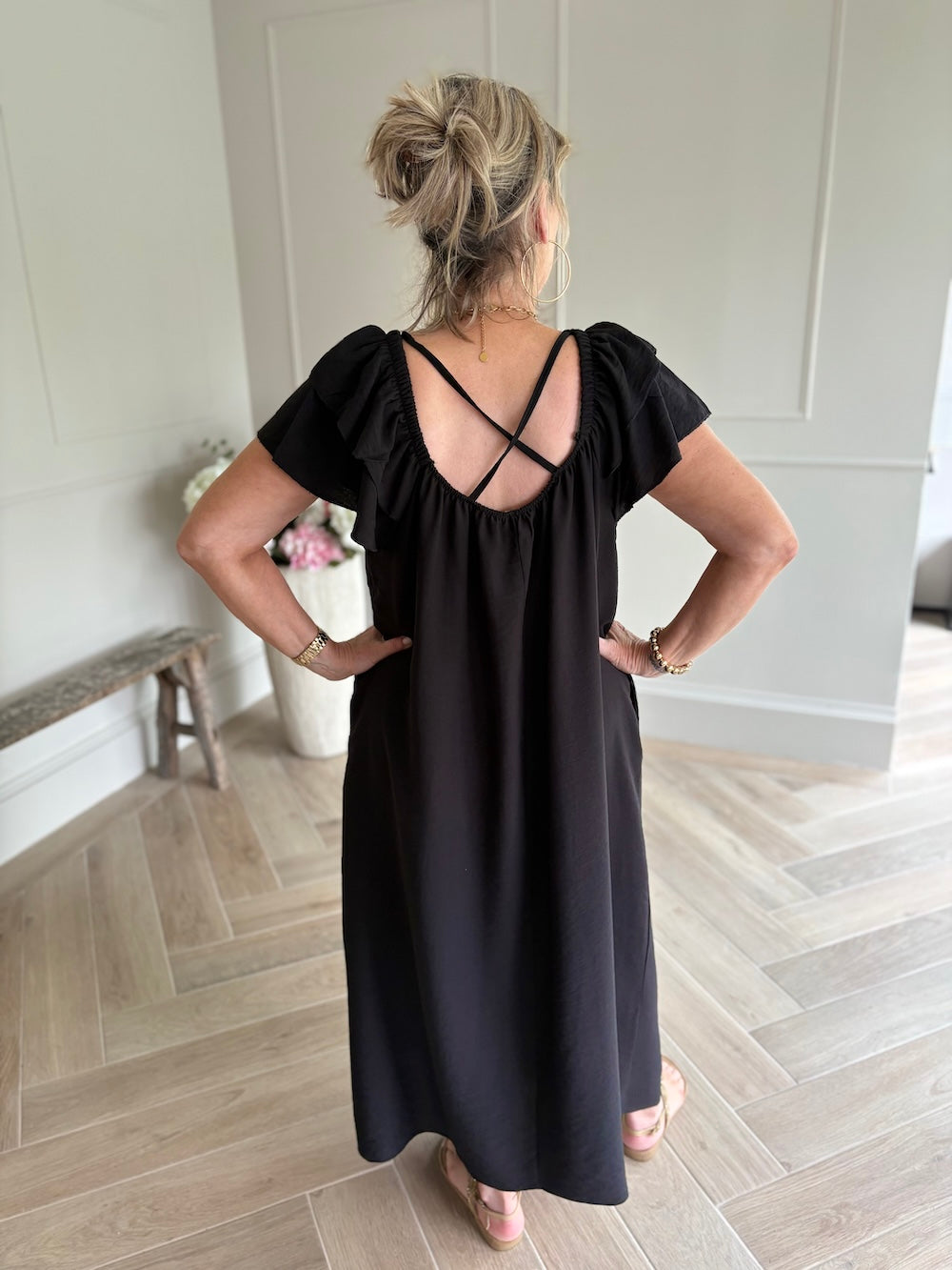Wijde zomerjurk met rug detail