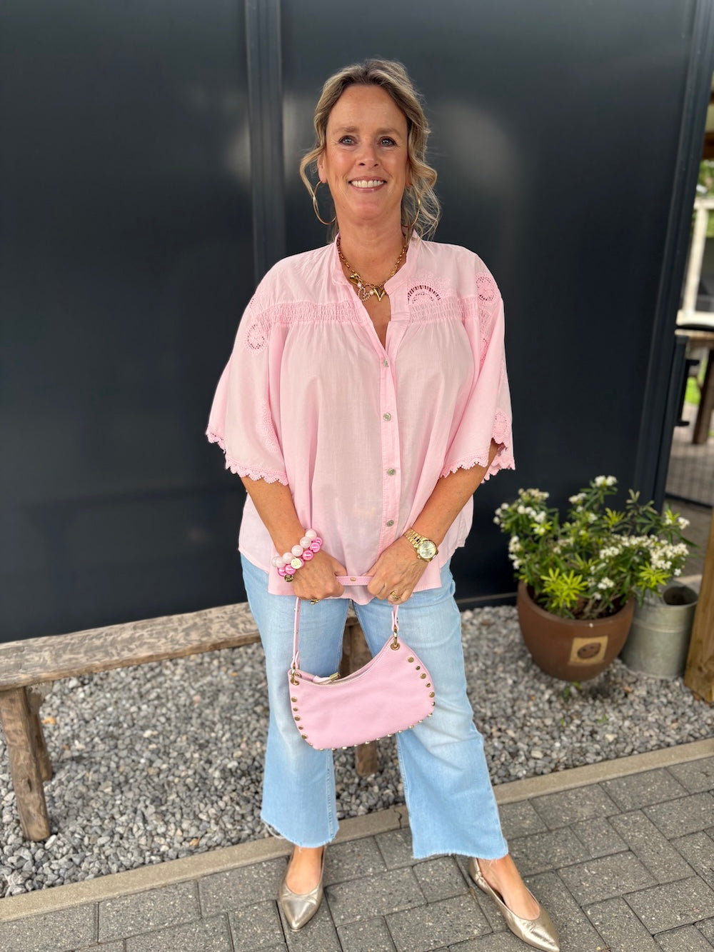 Blouse katoen lichtroze met broderie details