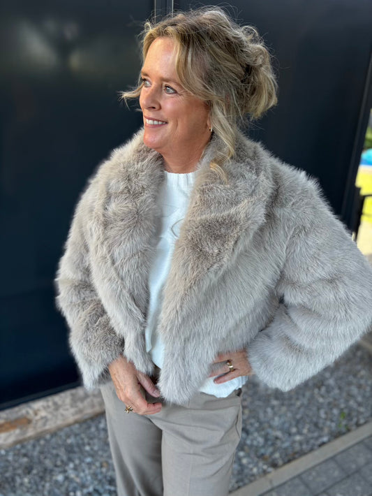 Jasje fake fur taupe
