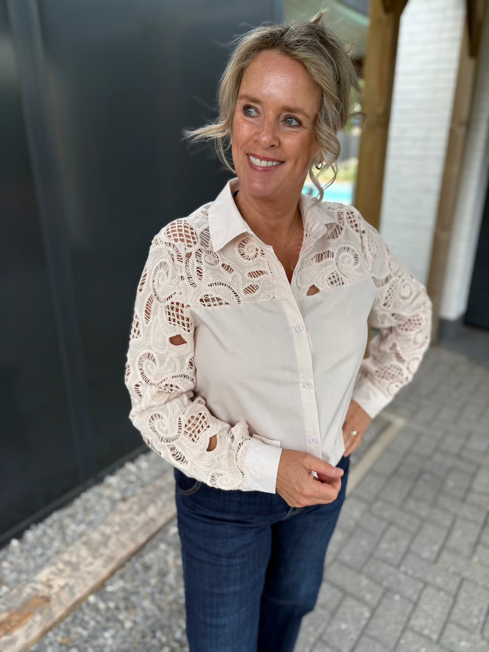 Blouse met broderie mouwen