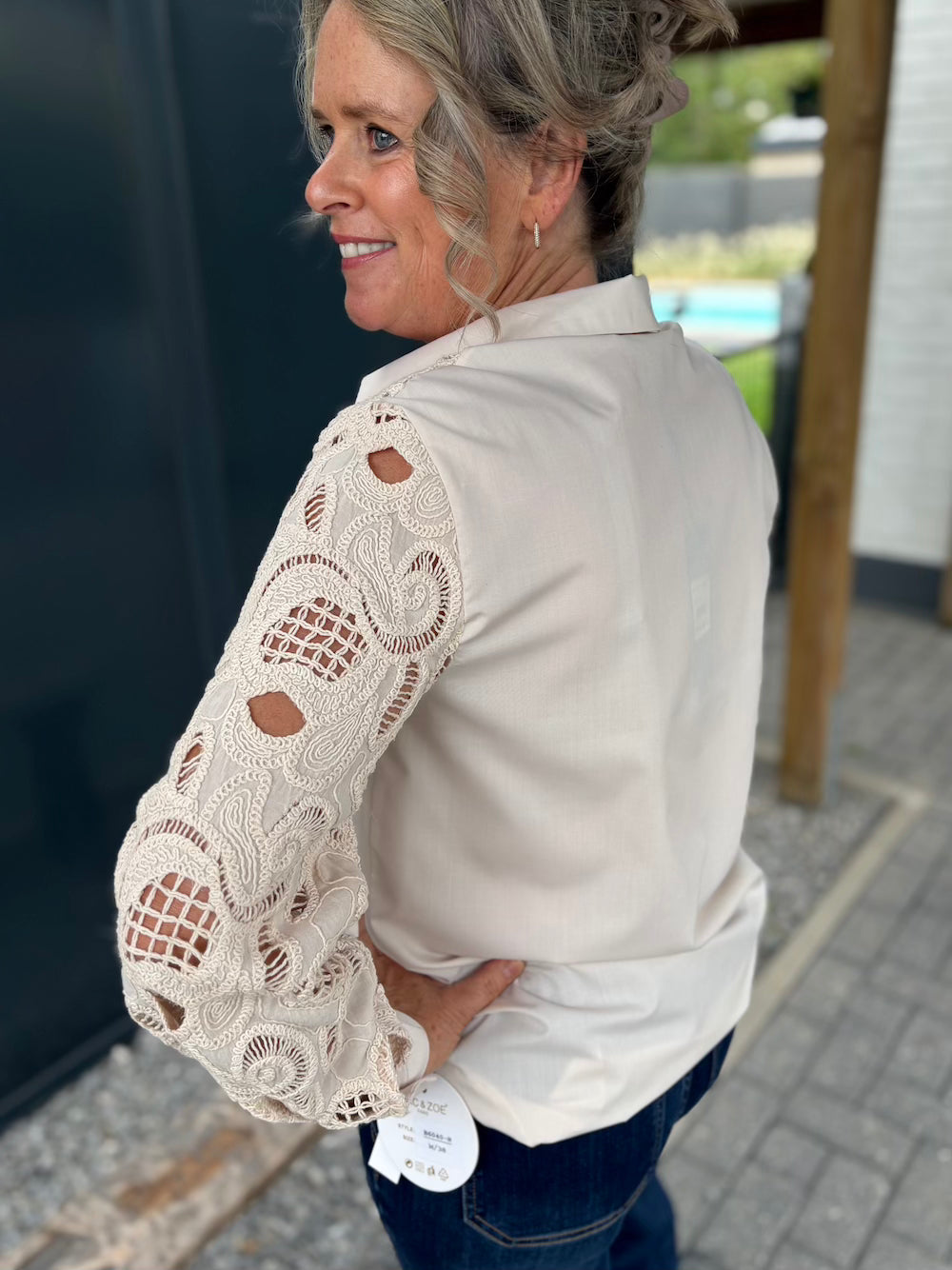 Blouse met broderie mouwen