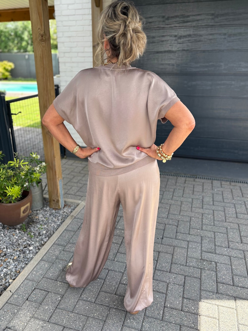 Mouwloze top taupe