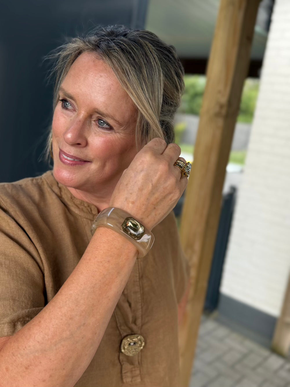 linnen jurkje met gouden knoop camel