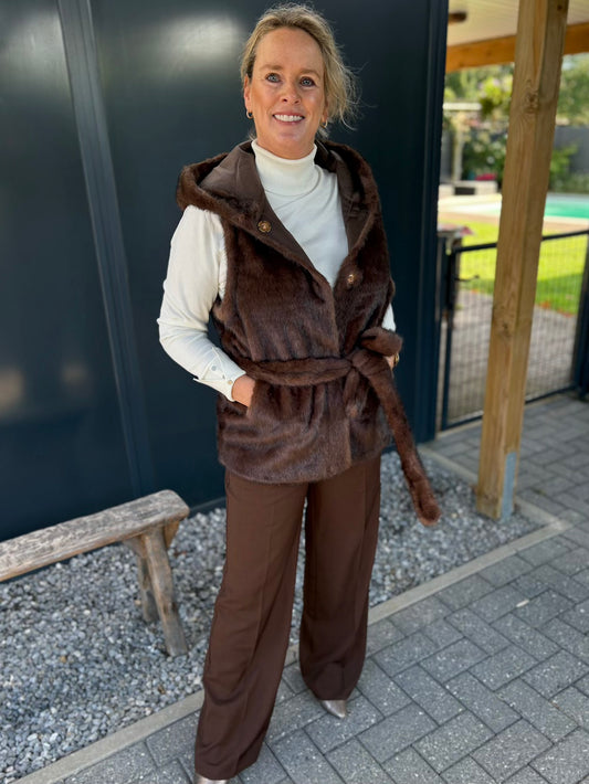 bodywarmer fake fur bruin met capuchon