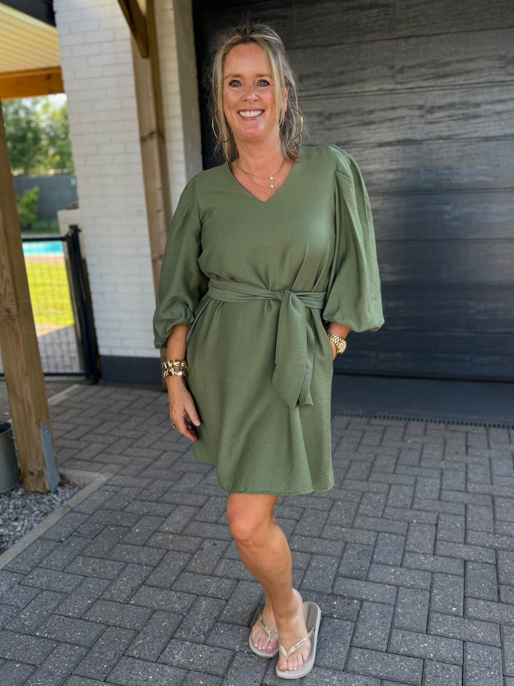 Jurkje met lint en pofmouw