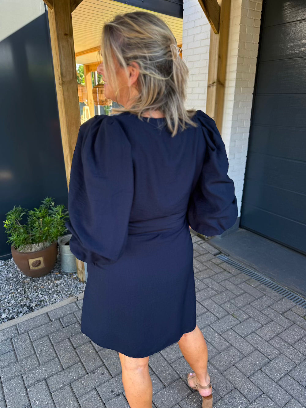 Jurkje met pofmouw en ceintuur marine blauw