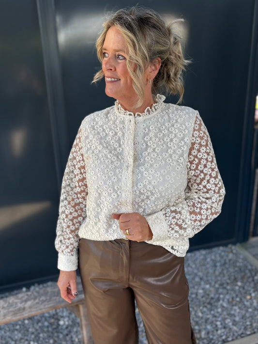 Blouse met kant en gevoerd voorpand wit