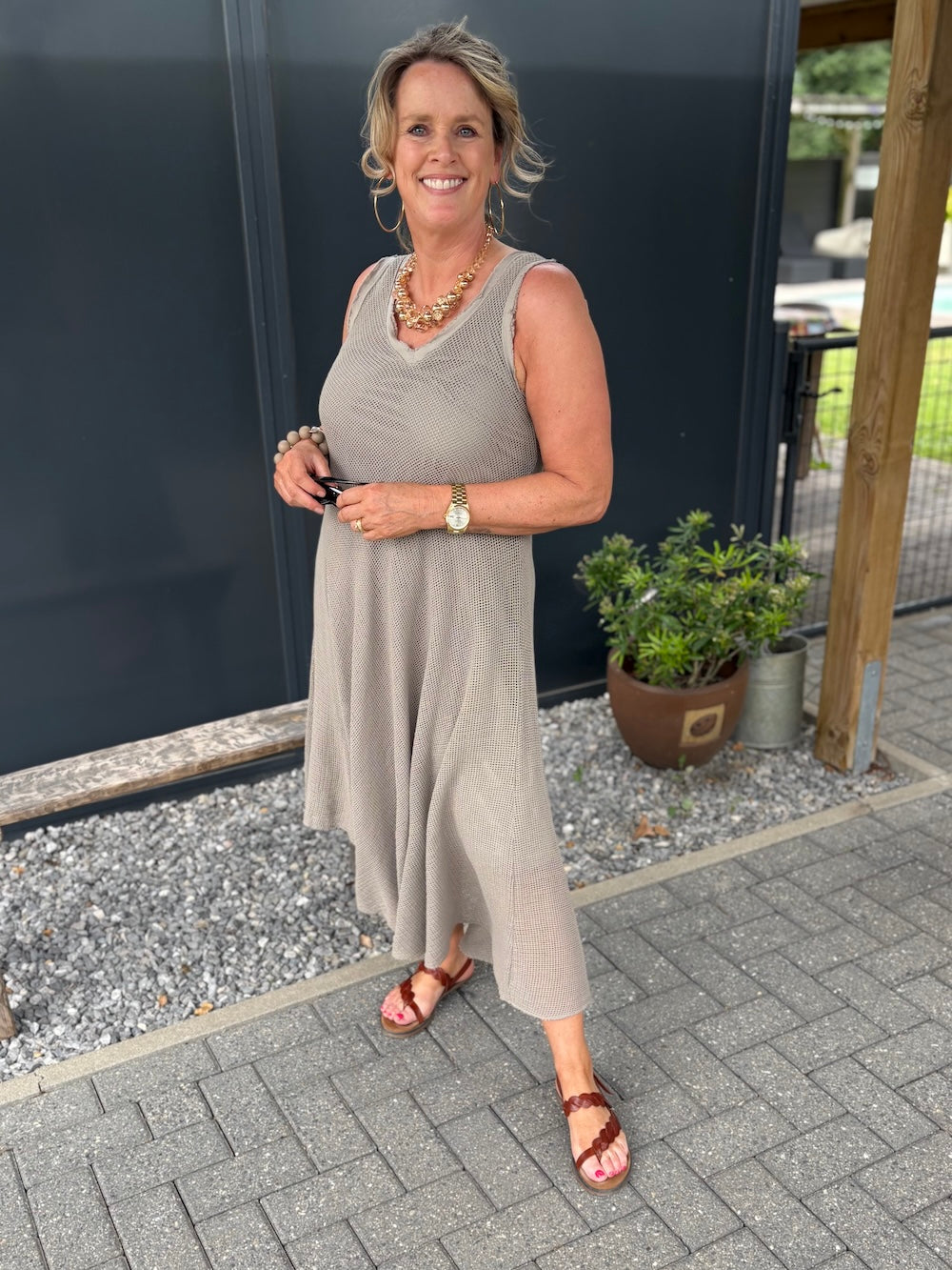 jurk met gaas effect taupe