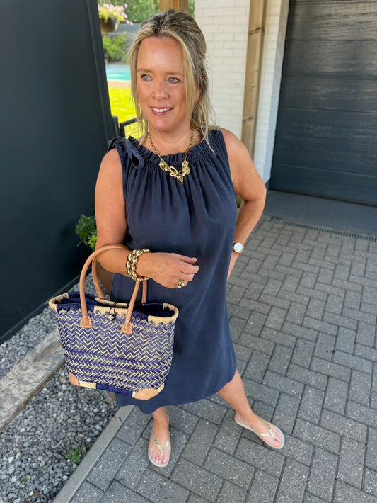 mouwloos jurkje gefronste hals met strik marineblauw