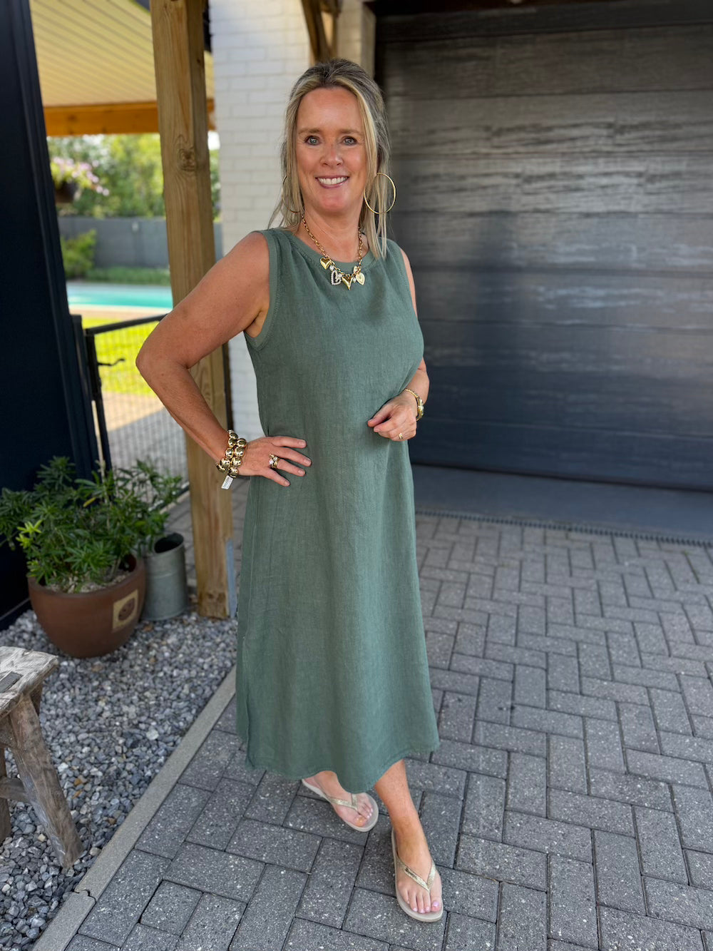 mididress met split linnen mouwloos khaki