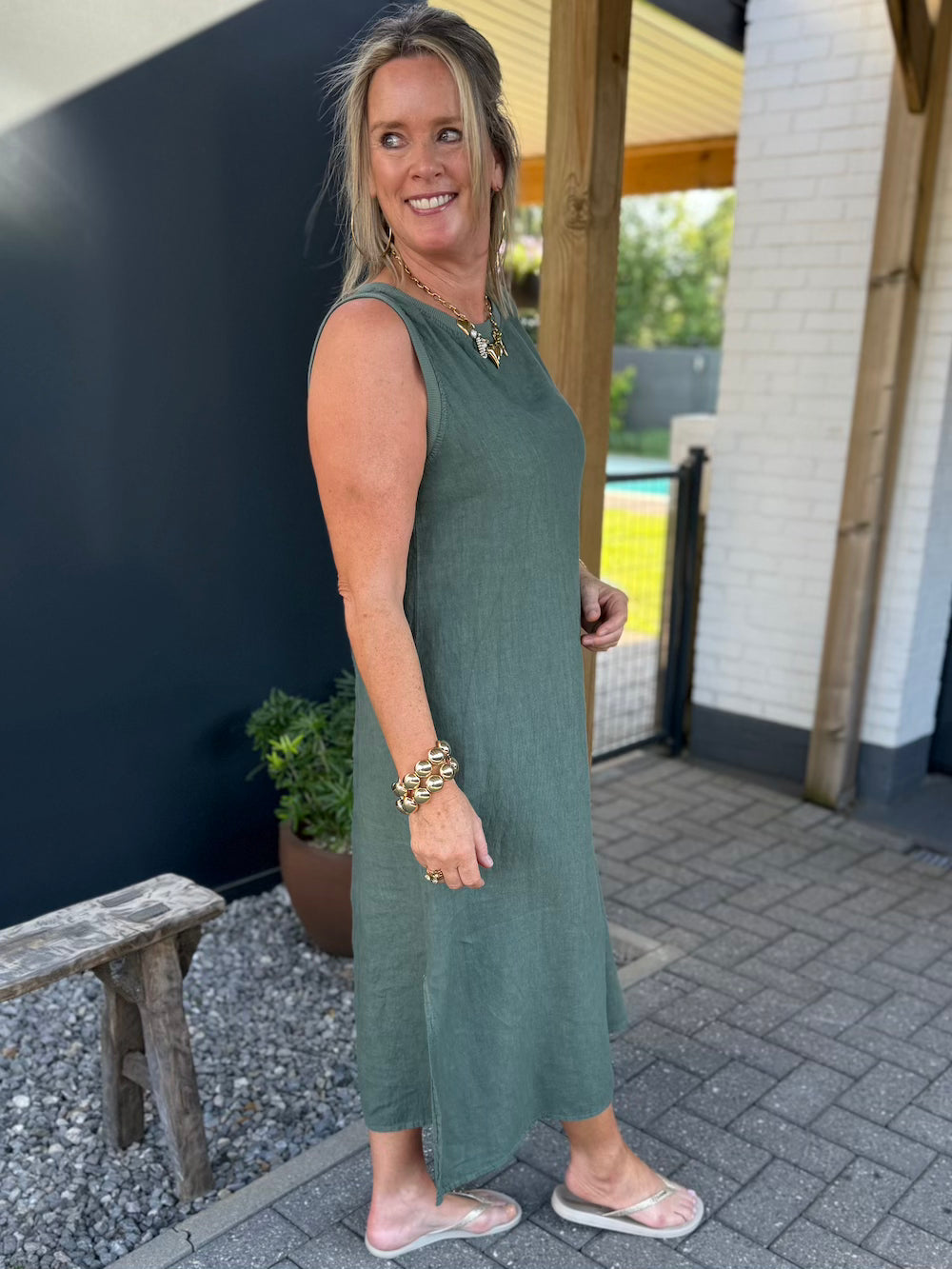 mididress met split linnen mouwloos khaki