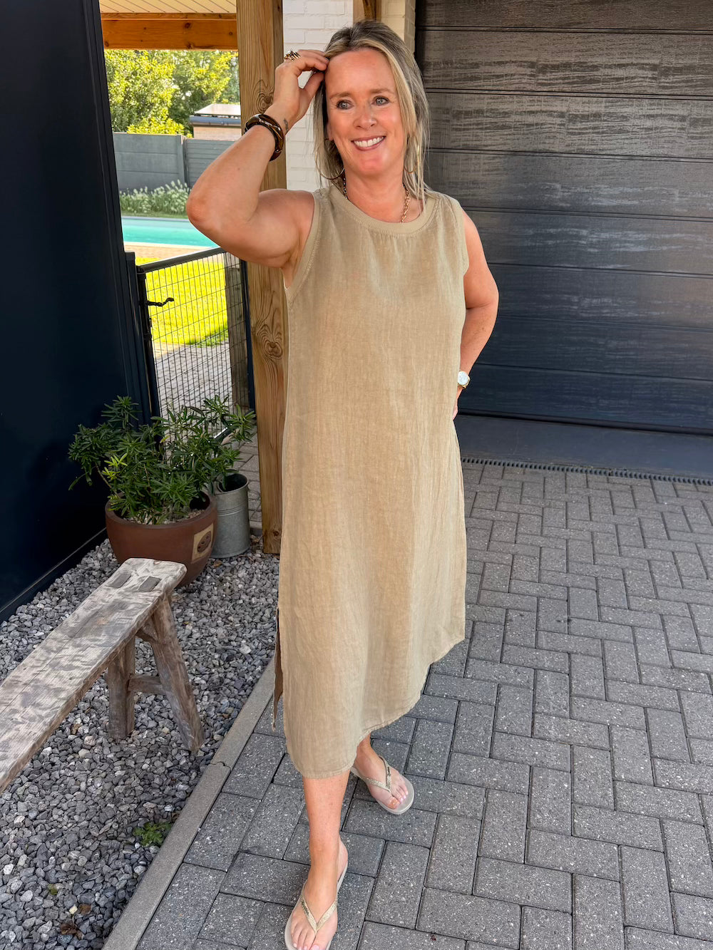 mididress met split linnen mouwloos beige