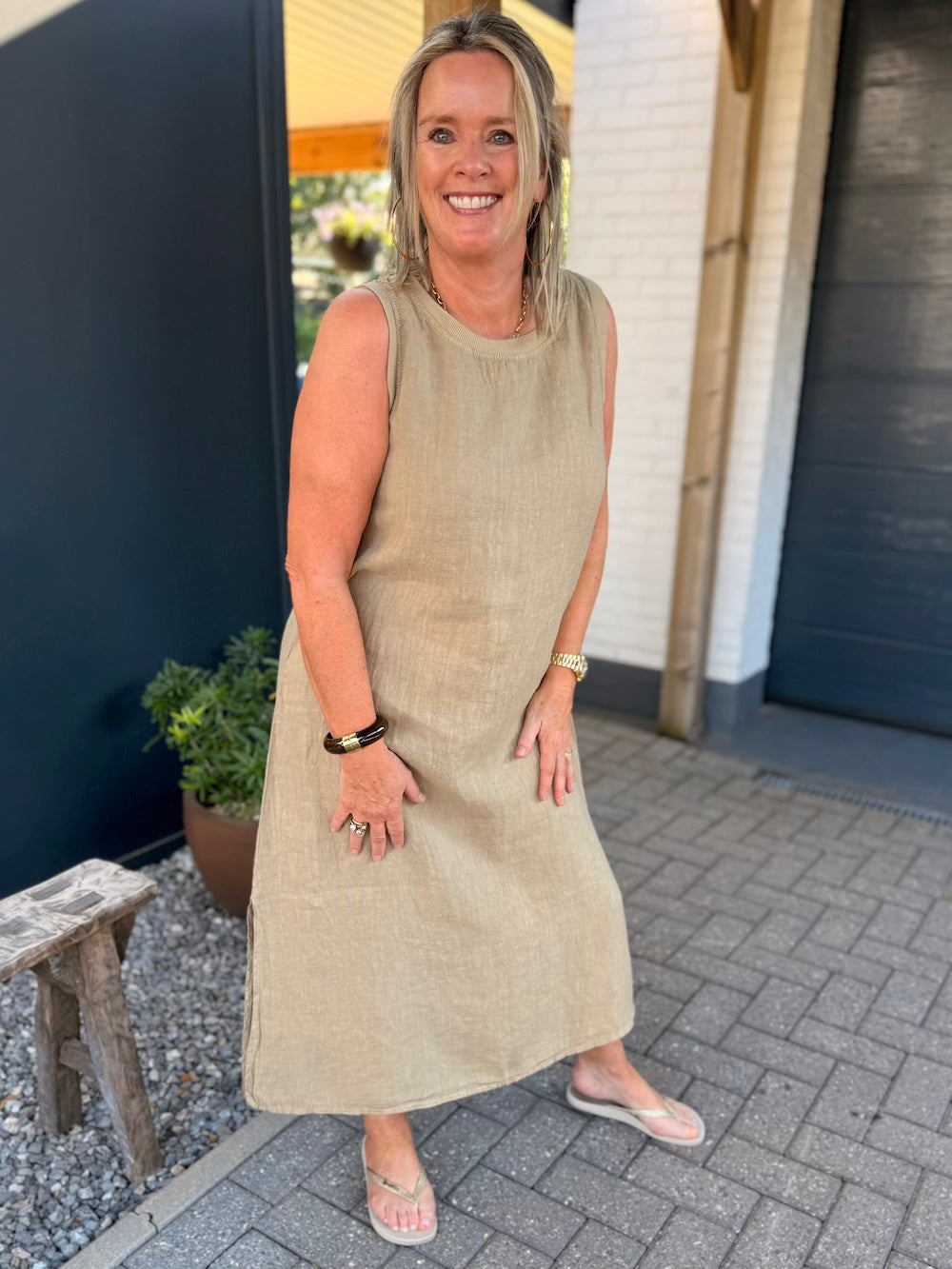mididress met split linnen mouwloos beige